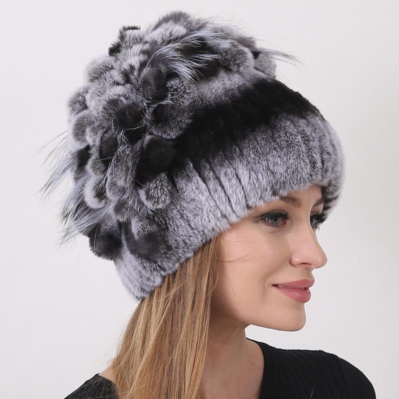Сохраняйте уют этой зимой с нашей женской шапкой из кроличьего меха, модной и теплой