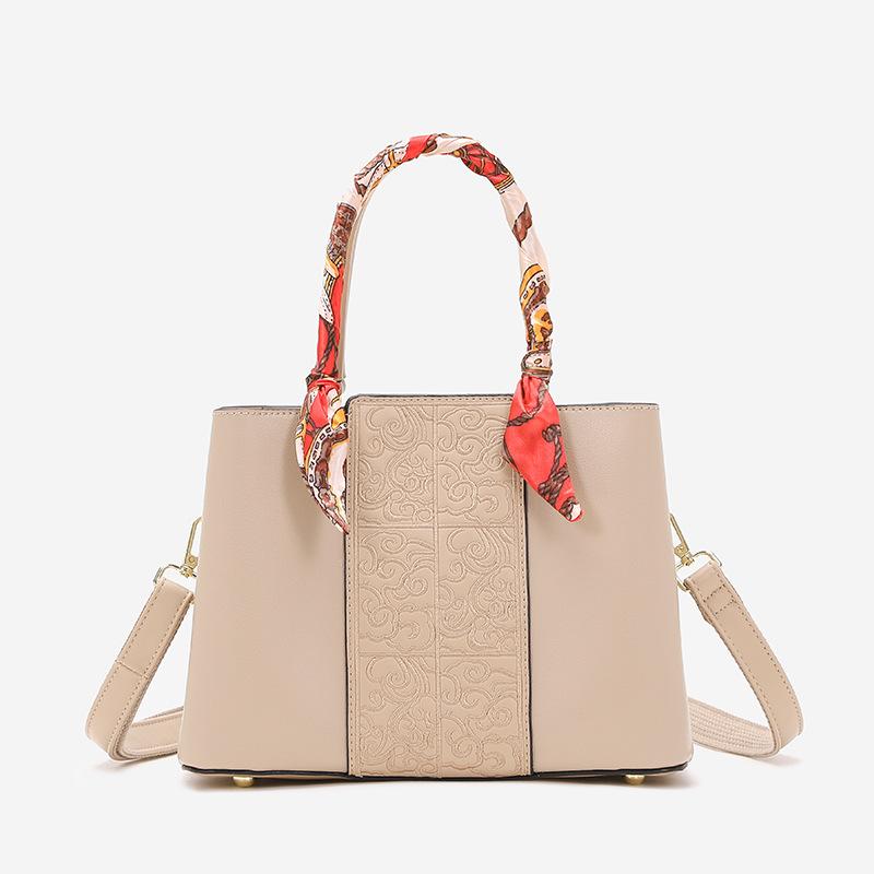 Embroidered bag 2026 new model, elegant and fashionable wedding ladies' bag, large-capacity handbag for mom, Chinese style red