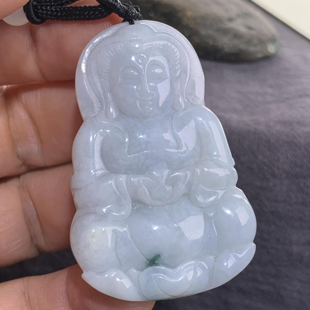 Подвеска из натурального бирманского жадеита класса А с фигурками лисы, тигра, цилиня и бодхисаттвы