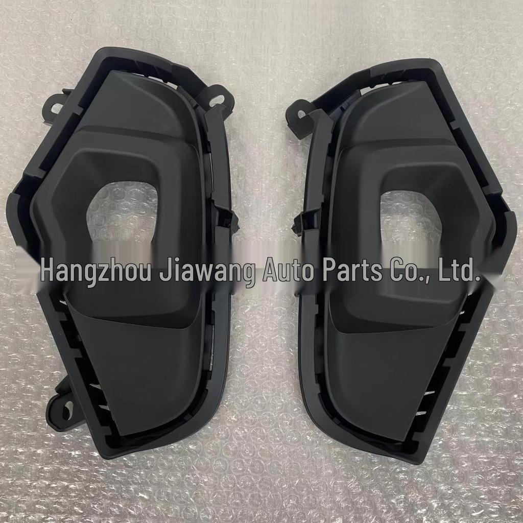Набор накладок на противотуманные фары Toyota RAV4 2023: 52127-0R320 (Правильно), 52128-0R320 (Осталось)