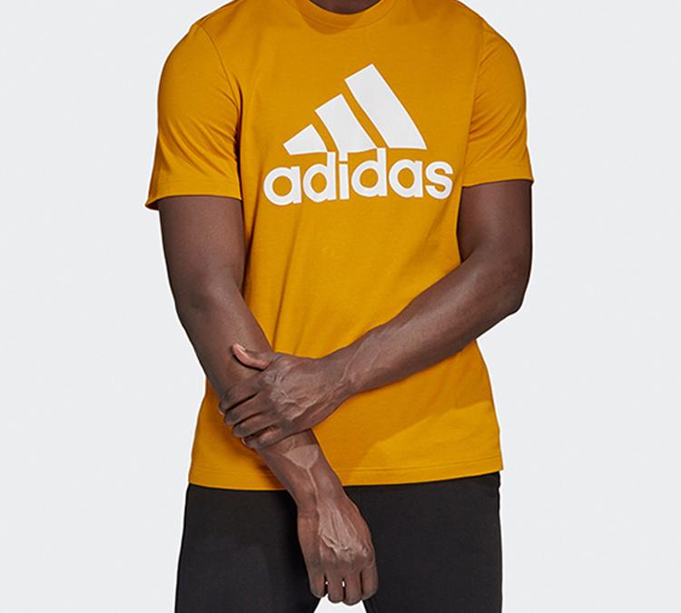 adidas Футболки мужские Золотой Круглый вырез Умеренный Прямой крой GC7347