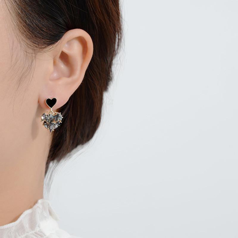 Korean Heart-Shaped Crystal Earrings: Slimming, Fresh, and Fashionable for Women