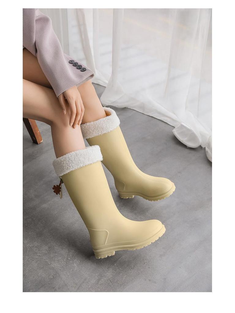 Женские резиновые сапоги в корейском стиле с бархатной подкладкой — теплые, удобные, износостойкие, с мягкой резиновой подошвой