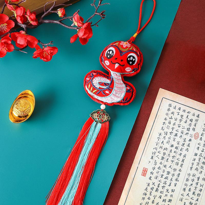 Сумка с ароматом змеи в виде колокольчика с кисточкой для автомобиля, украшения на Новый год и весенний фестиваль