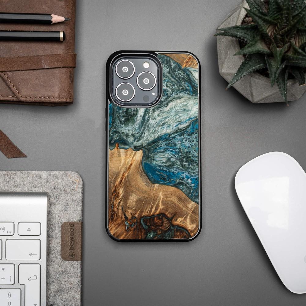 Bewood Unique Case for iPhone 13 Pro - Planets - Earth
