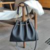 Cross Border Натуральная кожа Женская сумка через плечо Сумка 2025 Новая женская сумка-тоут Большая вместимость Высококачественная мягкая кожаная сумка-ведро Тенденция