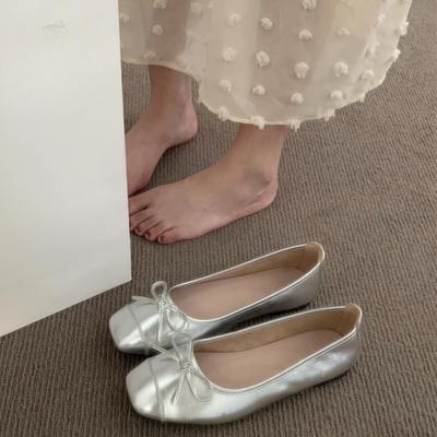 Французские туфли-лодочки с квадратным носком и бантом, новинка 2024 года, повседневные простые универсальные туфли небольшого размера из кожи, летнее время