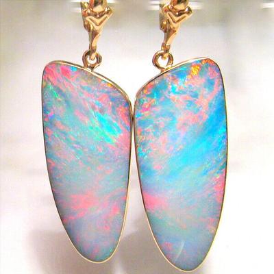 Изысканные треугольные серьги с инкрустацией опалом для женщин, модные золотые цвета, висячие серьги с резьбой по металлу, ювелирные изделия