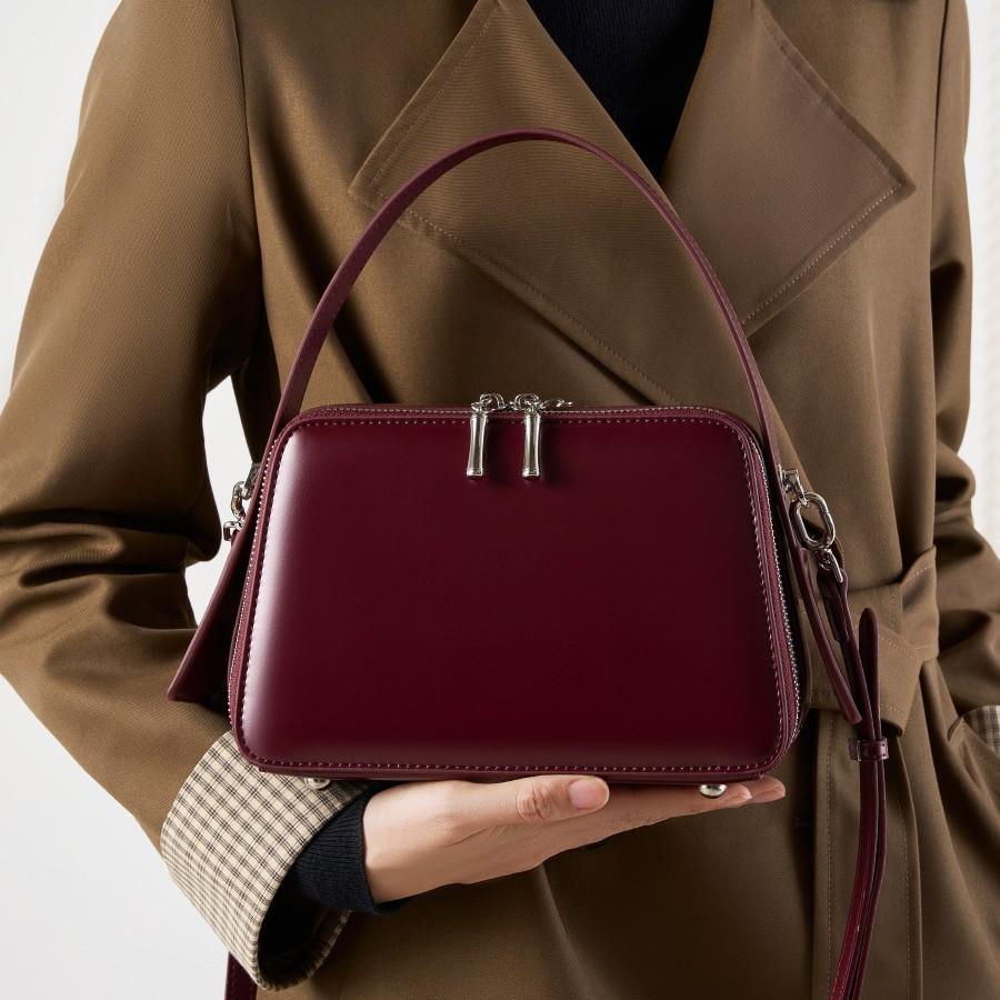 Кожаная сумка-мессенджер для通勤, маленькая квадратная сумка, универсальная портативная женская сумка, нишевый дизайн, сумка на плечо