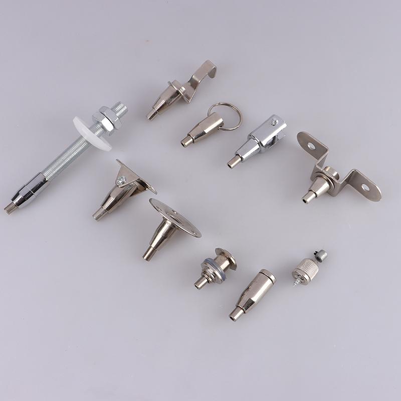 Установка афиши замка стального троса потолочной вешалки соединяя подвес