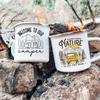 Иногда природа - это все, что вам нужно Принт Эмалированные кружки Кемпинг Кофе Кружка с ручкой Природа Пеший туризм Вода Чай Кружка Подарок для путешествий на праздник Кружка