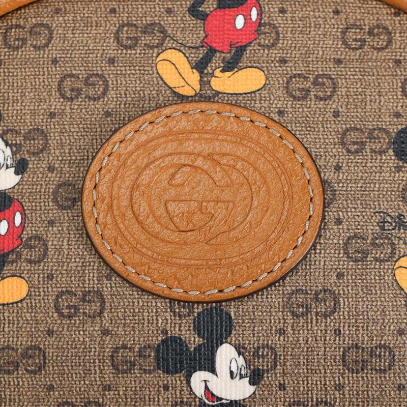 Gucci X Коллаборация с Disney Логотип с принтом Микки Маус Кожаная цепочка Холст и кожа Круглая сумка Рюкзак Женский рюкзак Эбеновый коричневый 603730-HWUBM-8559