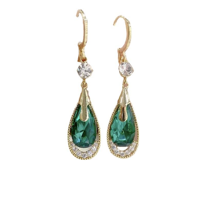 Exquisite and Elegant Temperament, Water Droplet Hollow Earrings, Female Design, Trendy Green Earrings, New Trend