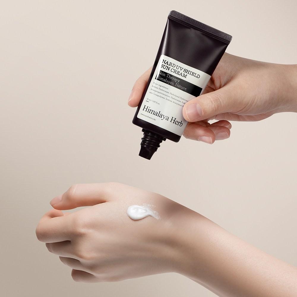 Солнцезащитный крем Bouquet Garni Nad UV Shield SPF50+ PA++++, 50 мл, 1 шт.