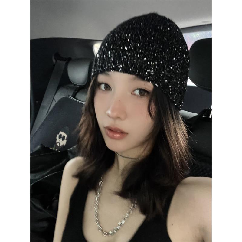 Черная вязаная шапка с пайетками женская осенне-зимняя k spice girl, подчеркивающая лицо, маленький головной убор, универсальная, подчеркивающая лицо, маленькая шапка-бини