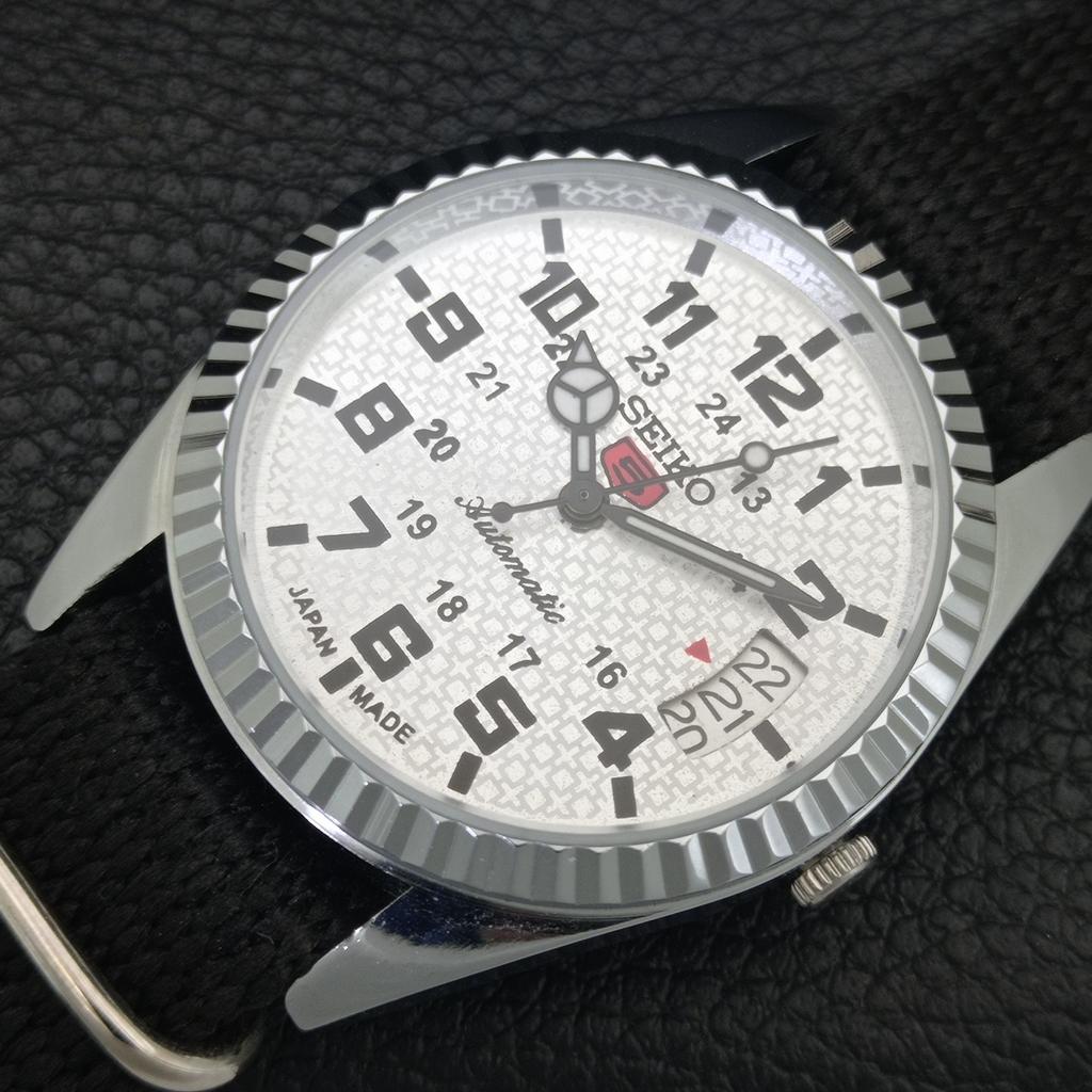 ВИНТАЖНЫЕ ОТРЕМОНТИРОВАННЫЕ МУЖСКИЕ АВТОМАТИЧЕСКИЕ ЧАСЫ SEIKO 5 ЯПОНИЯ СЕРЕБРЯНЫЙ ЦИФЕРБЛАТ a443979-1
