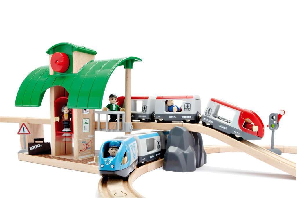 BRIO WORLD Travel Rail Set [42-Piece Set] for Ages 3+ (Electric Train, Wooden Train, Rail) 33512