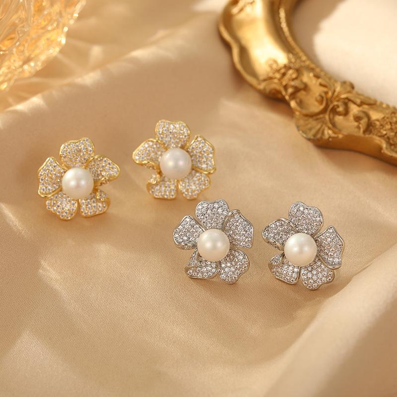 Модные серьги-лепестки, серьги-гвоздики с цветком циркония и пресноводным жемчугом, женственные, универсальные, высококлассные ювелирные изделия