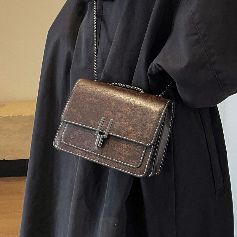 Simple retro small bag women's bag 2026 popular new fashion chain small square bag versatile shoulder messenger bag