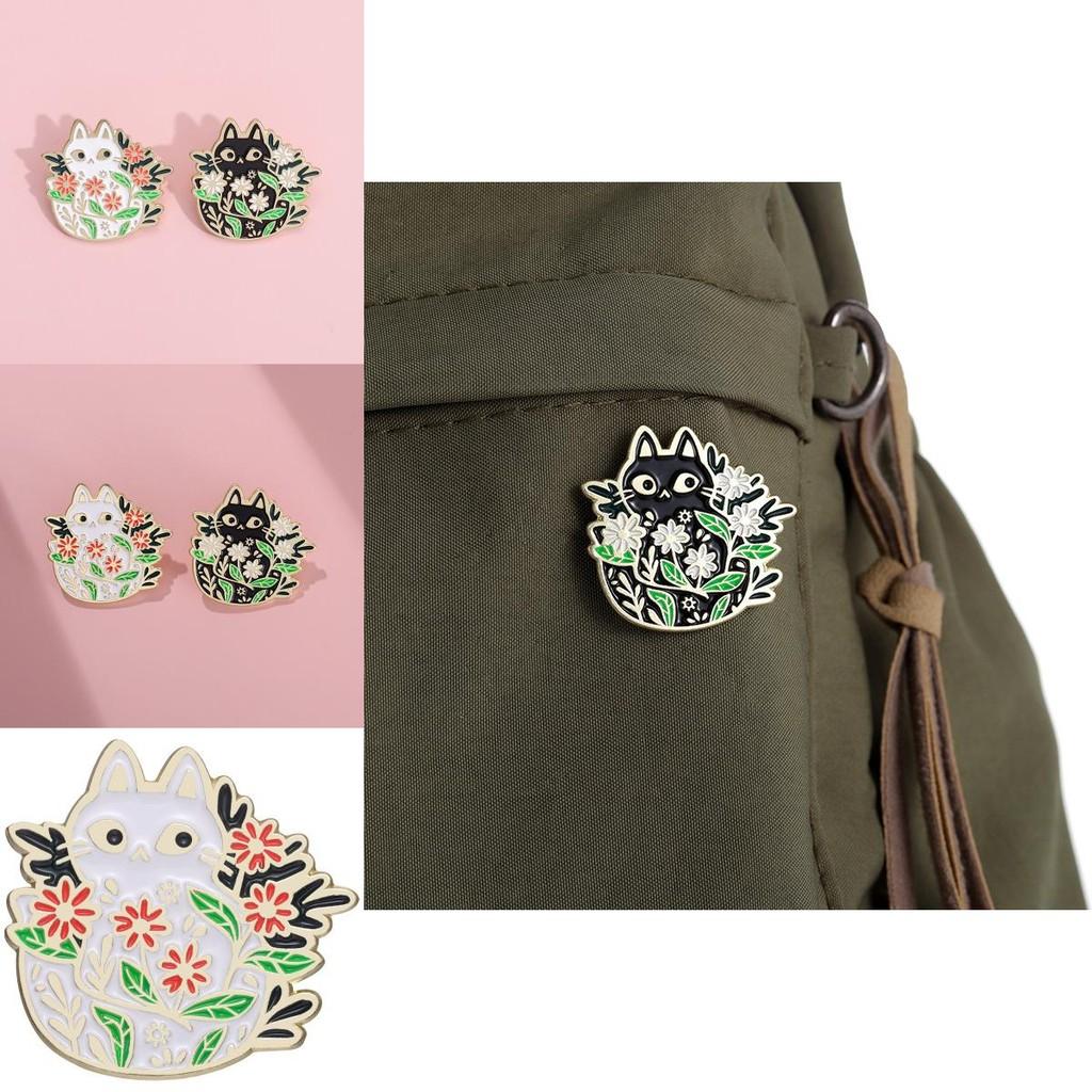 Cute Black And White Cat Brooch Charming Alloy Animal Pin For Fashionable Outfit Accessories