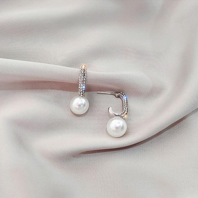 Korean S925 Sterling Silver Pearl Stud Earrings - Trendy and Elegant Design