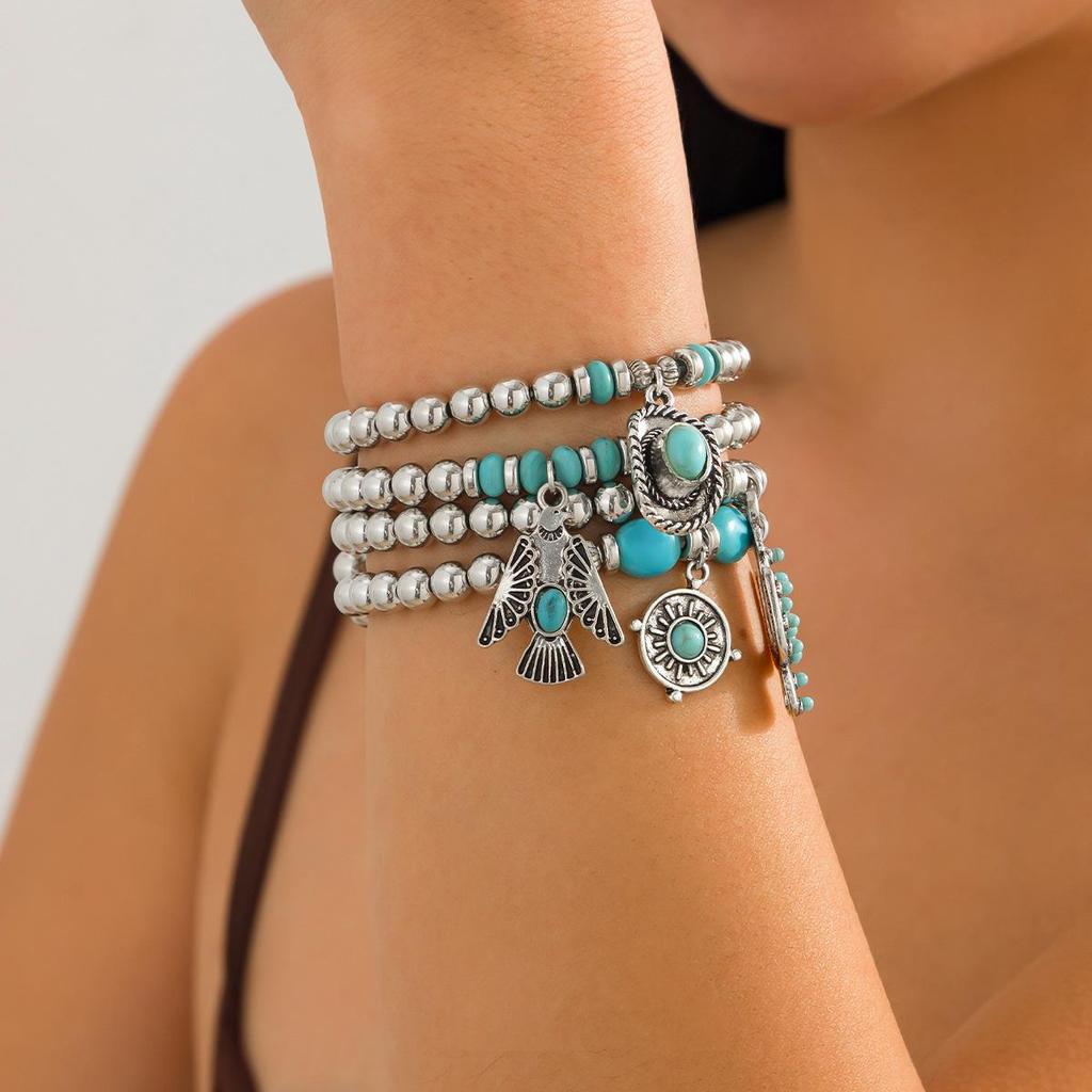 Комплект браслетов из бирюзового богемского бисера с подвеской неправильной геометрической формы