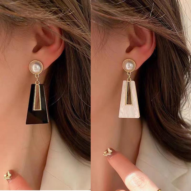 Geometric Earrings for Women Statement Acrylic Hollow Trapezoid Round Imitation Pearl Drop Earrings Vintage Jewelry Gift
