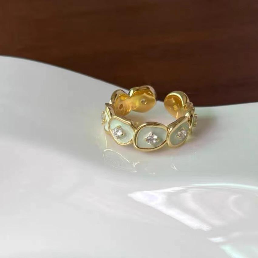 Эмаль, капельная глазурь, бабочка и перламутр, серебряное кольцо - элегантные, не тускнеющие женские украшения