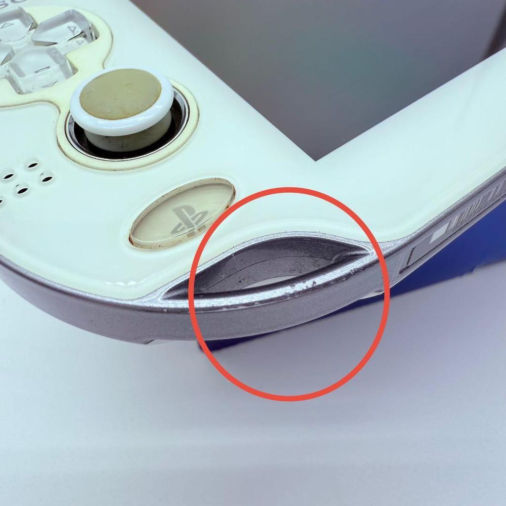 Б/у PS Vita PCH-1000 Crystal White с коробкой SONY
