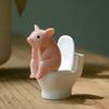 Миниатюрная статуэтка свиньи Свинья, сидящая на унитазе Мини-игрушка животное