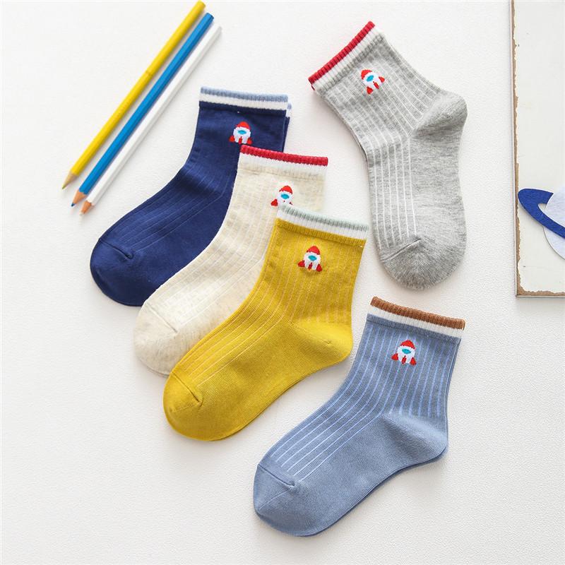 5 pairs of children's socks with cotton midsole socks featuring comfortable and versatile patterns