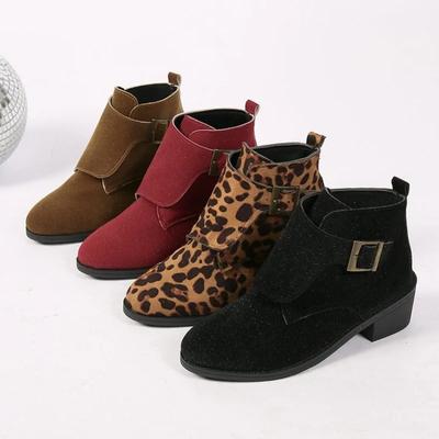 Мода 2024 года. Новые женские короткие сапоги с леопардовым принтом. Сапоги с пряжками. Сапоги с животным узором. Круглая женская обувь для вечеринок. Низкий каблук. Свадьба.
