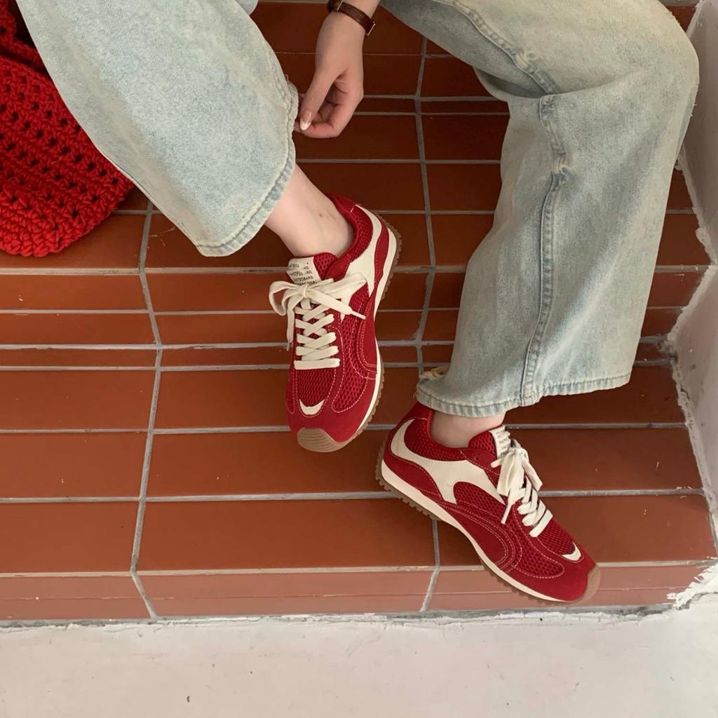 Популярные красные туфли Dexun женские 2025 новая летняя универсальная нишевая дышащая повседневная спортивная обувь