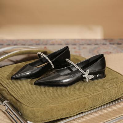 Женские туфли на низком каблуке 2025 года с заостренным бантом из стразов и одинарными туфлями Мэри Джейн