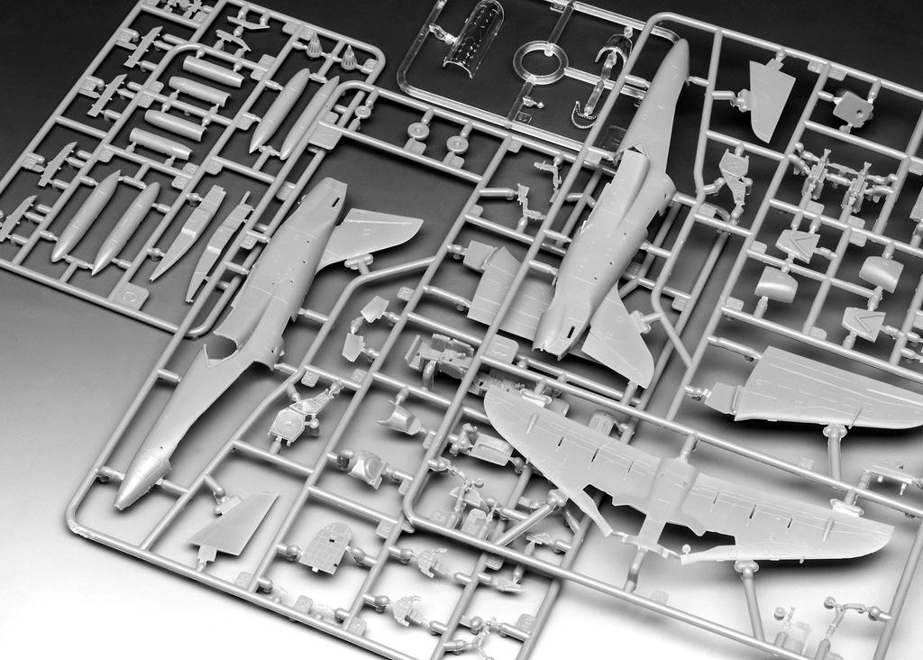 German Revell British BAE Hawk Plastic Model Kit 04970 1/72 T.1