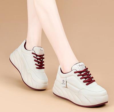 Модные кроссовки на платформе 7 см для женщин 2025 весна новые больших размеров женские повседневные спортивные кеды на шнуровке маленькие белые туфли