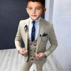 Формальный костюм-тройка с заостренными лацканами для детей, наряд для выступлений, костюмы ведущего, стильные элегантные мальчишеские костюмы приталенного кроя, вечерний смокинг
