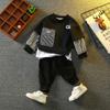 Модная детская одежда, весенний костюм-свитер для мальчиков, новый поддельный комплект из двух частей, красивый жареный уличный спортивный комплект из двух частей для детей среднего и большого возраста