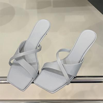 Женская обувь – Шлепанцы и вьетнамки