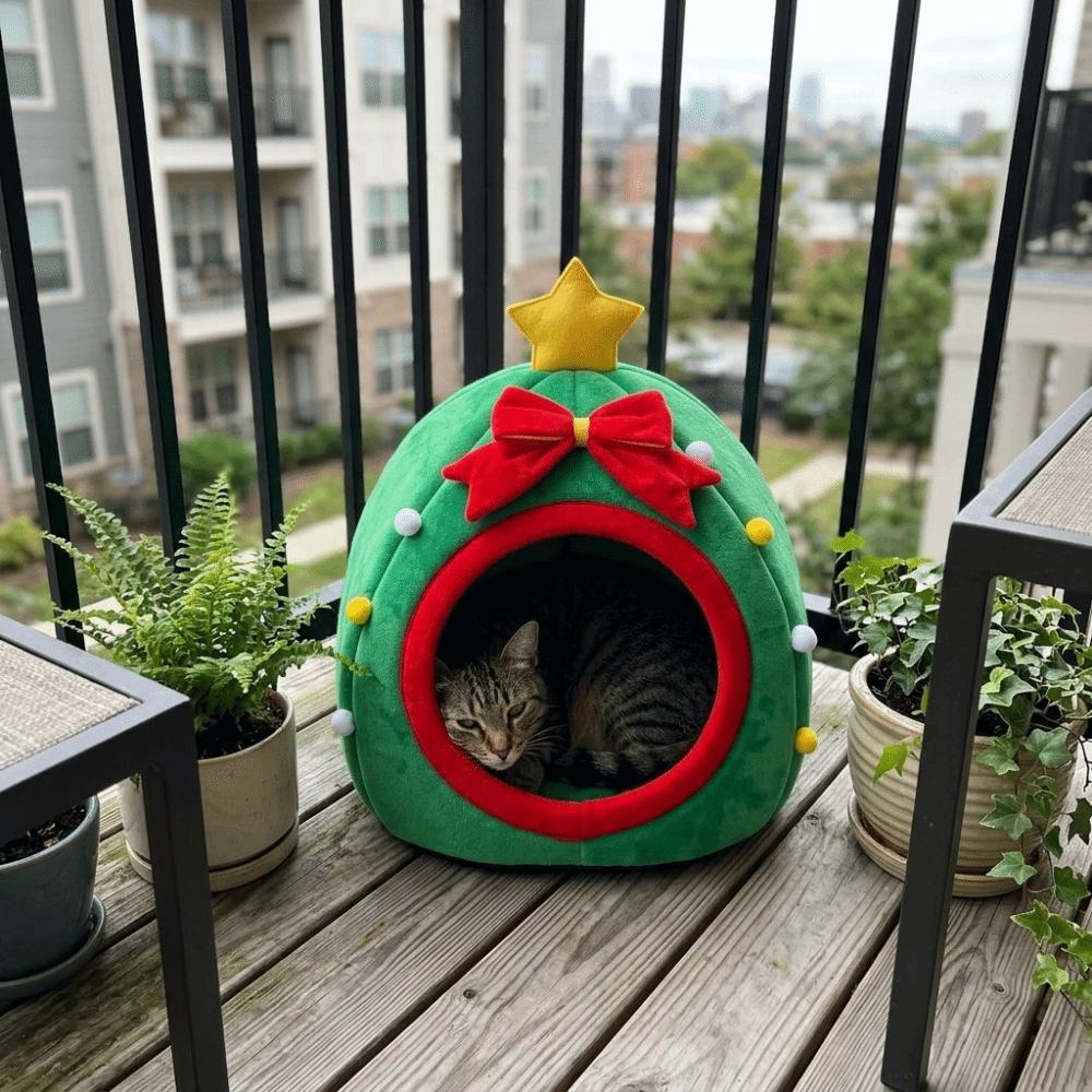 Warm Plush Xmas Tree Shaped Pet House Non-slip Pet Sleeping Cave Cat Sofa Bed Holiday Decor