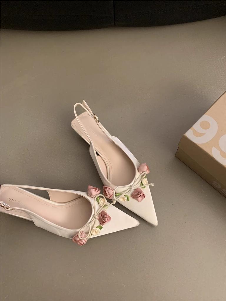 Французская красивая летняя 2024 новая сумка с цветочным атласным темпераментом, голова пустая, слово с сандалиями на тонком каблуке женские