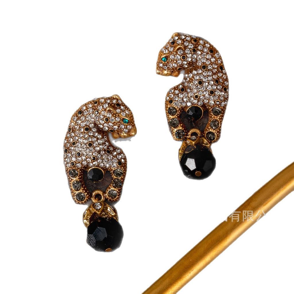 's Ancient Retro Style Leopard Full Designer Earrings Are Delicate Vintage With A Exquisite