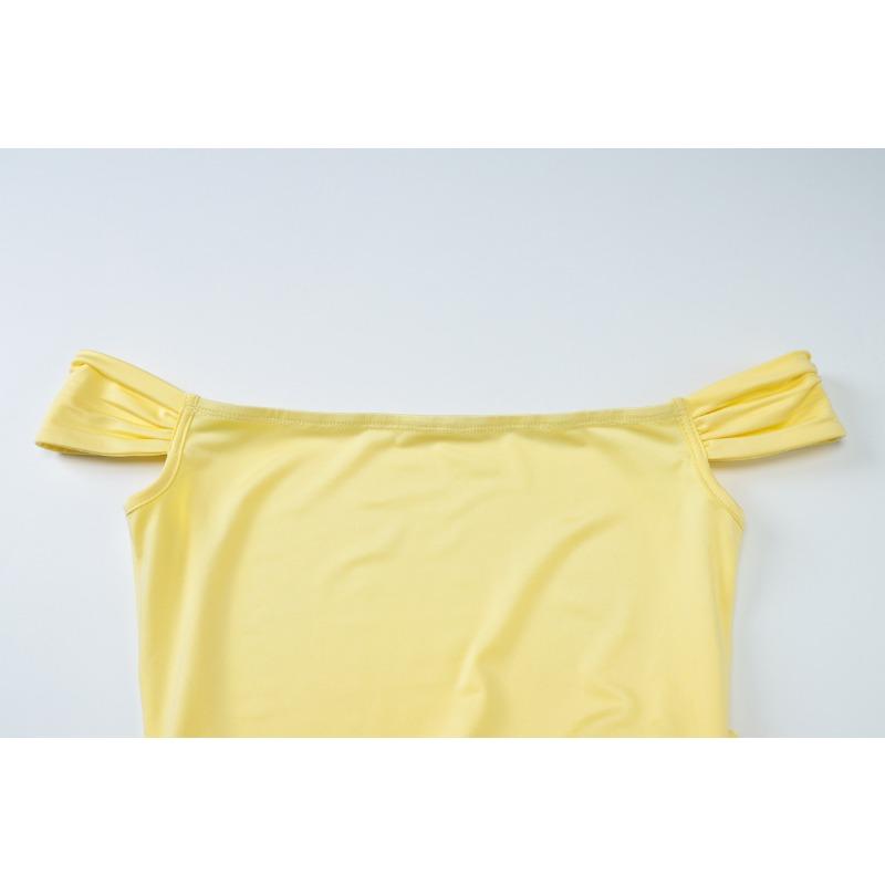 Женское облегающее платье с вырезом на шее и длинной юбкой