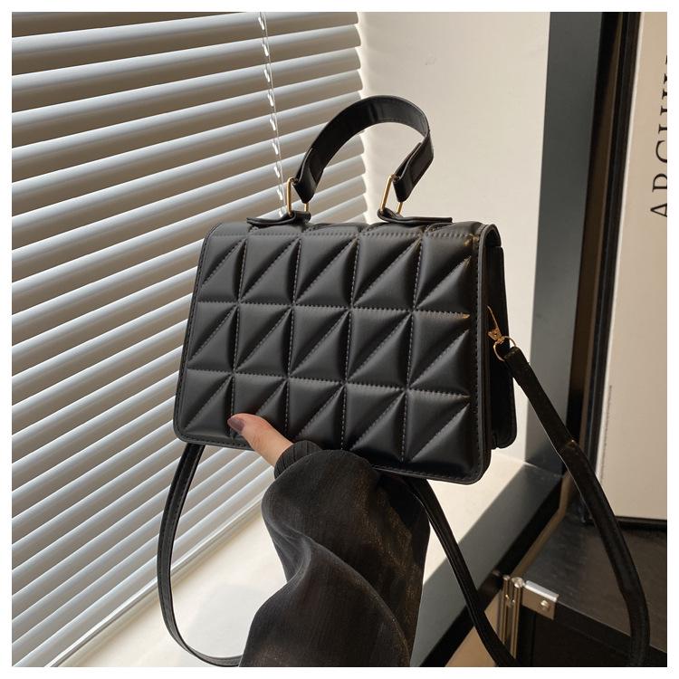 Однотонная женская сумка через плечо - Модная универсальная сумка на одно плечо сезона весна/лето 2024