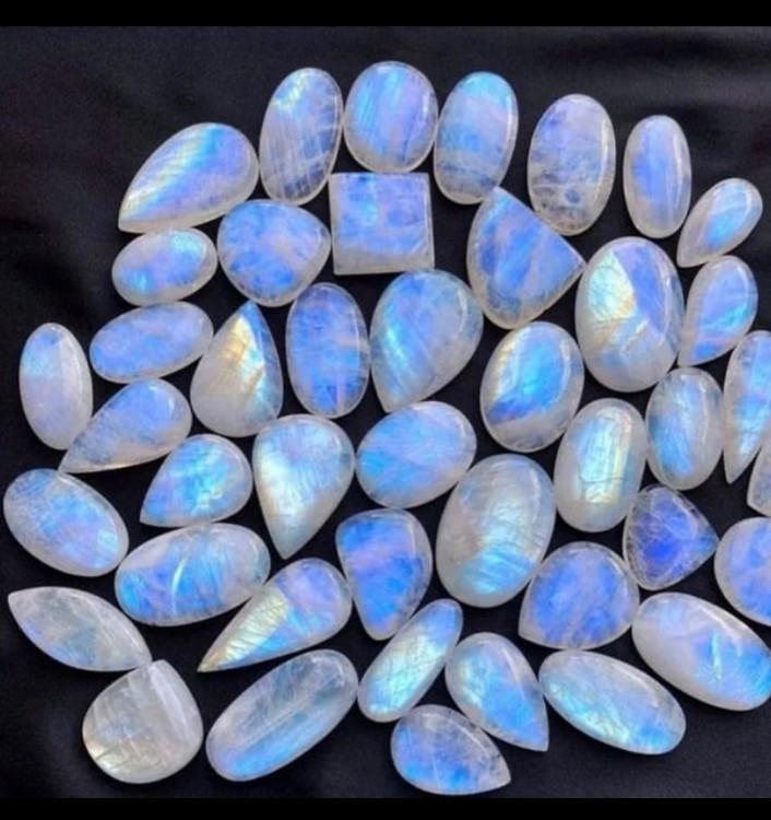 Натуральный радужный лунный камень лучшего качества, партия польских лунных камней, лунный камень смешанной формы, голубой огненный кабошон, россыпные кабошоны всех размеров.