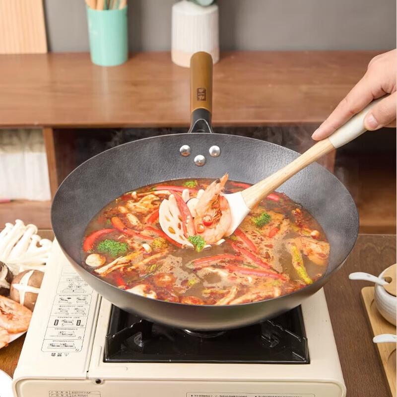 Zhang Xiaoquan Huarui 32cm Fine Iron Wok with Lid