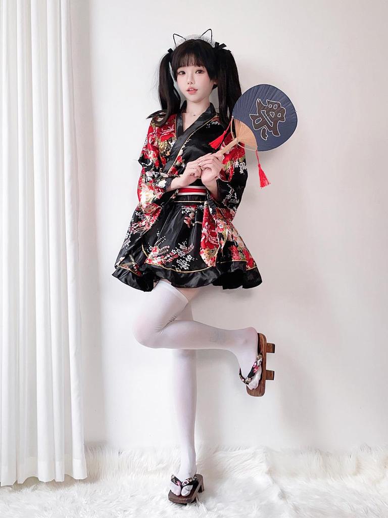 Women's Japanese Style Summer Kimono Cosplay Costume with Traditional Print