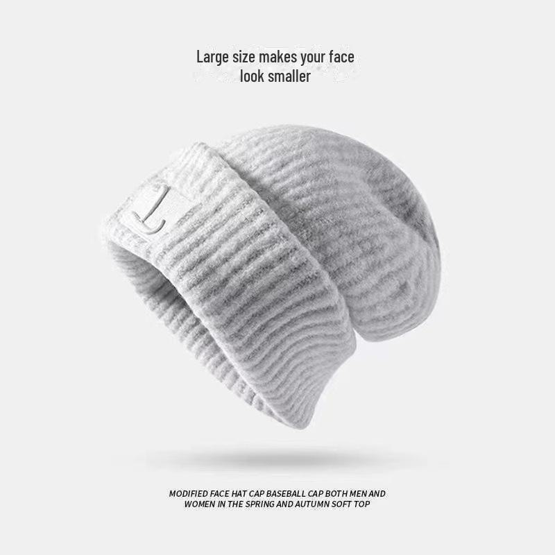 Женская шапка из плотной шерсти для большой головы — теплая, свободная вязка с ушами для осени и зимы