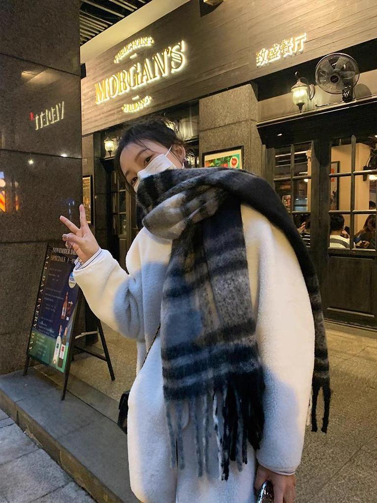 Женский толстый клетчатый шарф из пряжи — универсальный, теплый, в студенческом стиле для осени/зимы