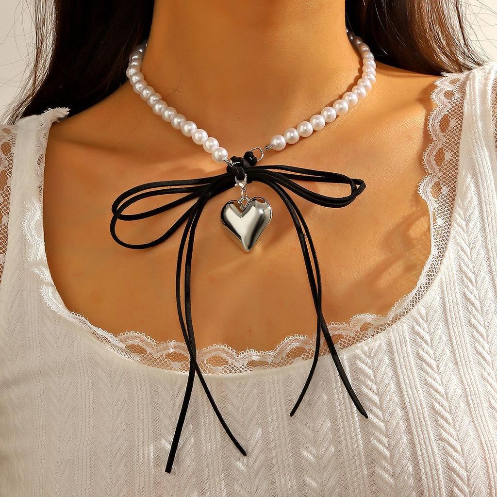 Necklace for Women Black Bow Heart Necklace Sweet Cool Exaggerated Heart Pendant Necklace Tie Necklace Collarbone Chain Choker Elegant Necklace